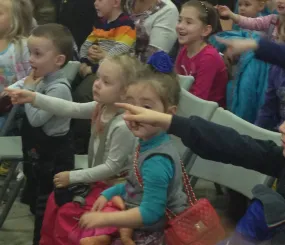 Фото, которым сопровождалась истории про посещение театра с дочкой