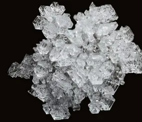 Заиндевевшая снежинка. Фото Брайана Валентайна