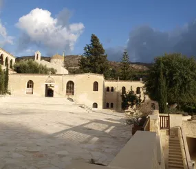 Вид на обитель святого Неофита от его кельи в скале