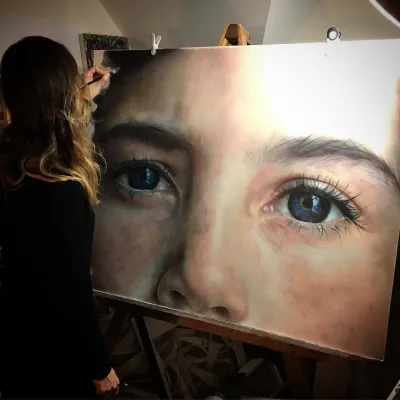 Художник Sarah Holtby