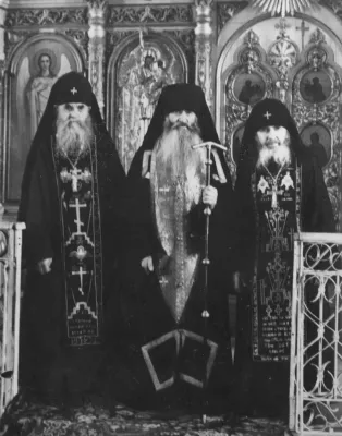 Глинские отцы: Иеросхимонах Серафим (Романцов), схиархимандрит Серафим (Амелин), схиигумен Андроник( Лукаш). 1950-е гг.
