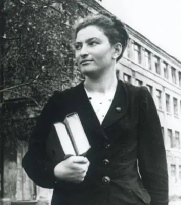 Комсомольский агитатор. Фото - май 1953