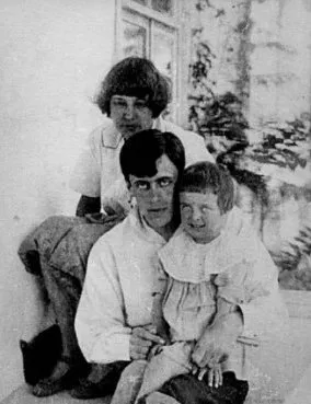 Марина, Сергей и Аля Эфроны. 1916. Коктебель.