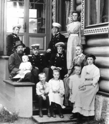 о.Философ в кругу семьи