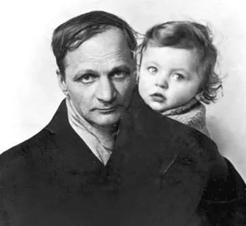 Платонов с дочерью Машей, 1946 г.