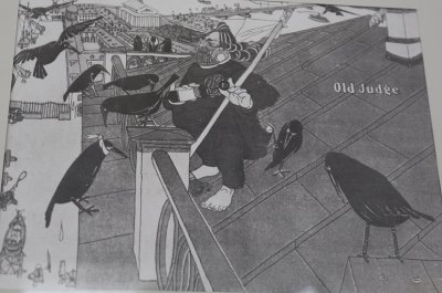 Карикатурист Щербов изобразил в карикатуре Куинджи с клизмой, которую он приготавливает ставить вороне на крыше дома