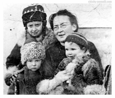Прп. Мария (Скобцова) с детьми. Франция, 1923