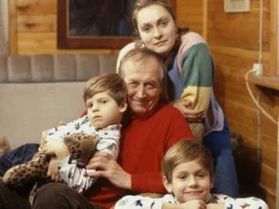 Евтушенко с женой и детьми
