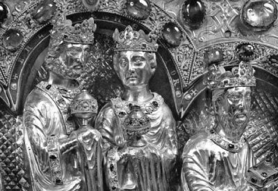 Изображение трёх царей волхвов с передней стенки саркофага волхвов в Кёльне