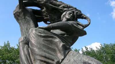Памятник Шопену в Варшаве