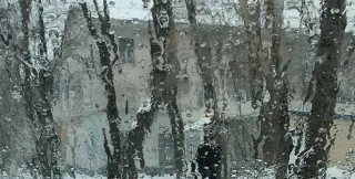 Под зонтом