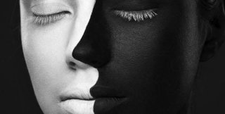 Если атеист реагирует на упоминание о Христе, как сатанист, то атеист ли он? 