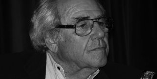 Массовые коммуникации дают нам не действительность, а головокружение от действительности