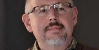 Переживать искренние эмоции несравненно проще, чем критически мыслить