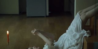 У чeловека eсть жeна. Он нeдоволен eй