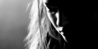 Большое видится на расстоянии именно потому, что глупость  издали не так видна, как вблизи