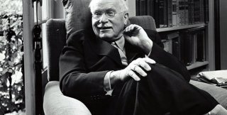 Чем умнее и культурнее человек, тем утончённее он способен себя обманывать. 