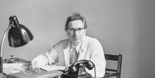 Человек, отчаявшийся найти смысл в жизни, ищет спасения от ощущения бессмысленности