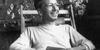 Не только наследственность и среда формируют человека, но человек сам из себя что-то создает