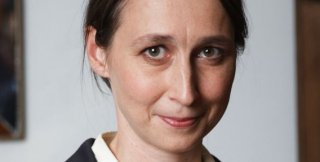 Когда мы используем в нашей речи глаголы, активируются зоны коры, связанные с выполнением соответствующих действий, а не обработки речи