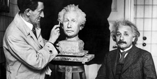 Альберт Эйнштейн в студии немецкого скульптора Артура Левенталя