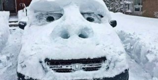 Если машину от снега чистит художник